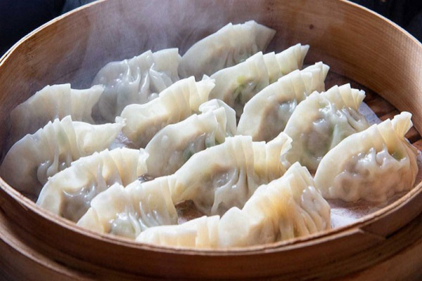 10 món Trung Quốc nhất định phải thử một lần là gì? (vịt quay, lẩu, dimsum, sủi cảo…)