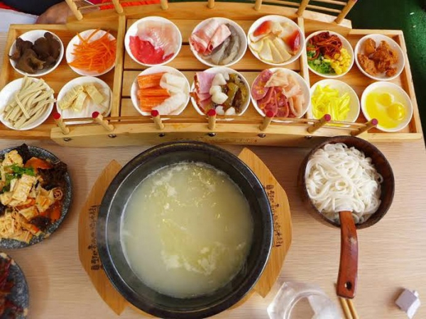 Bún qua cầu (Quá kiều mễ tuyến) có gì đặc biệt? Vì sao là đặc sản Vân Nam?