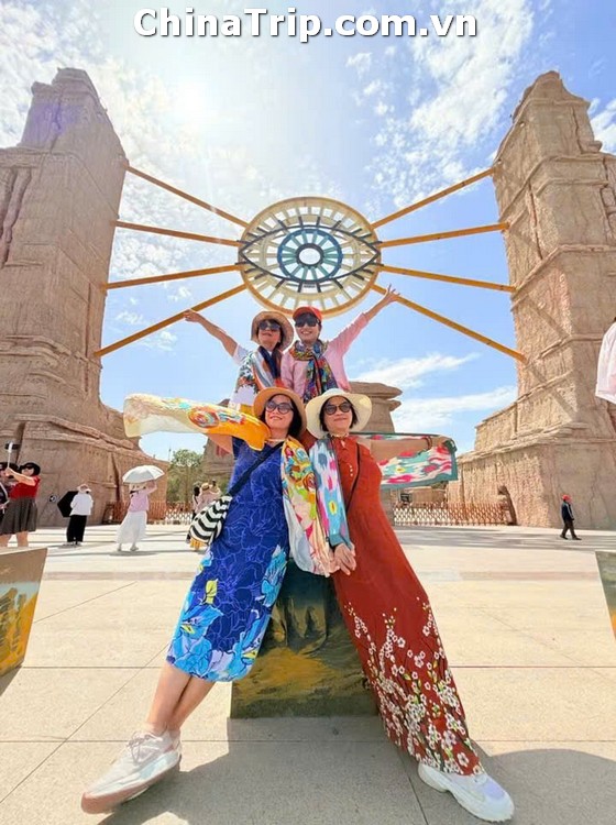 Đại diện đoàn Tân Cương