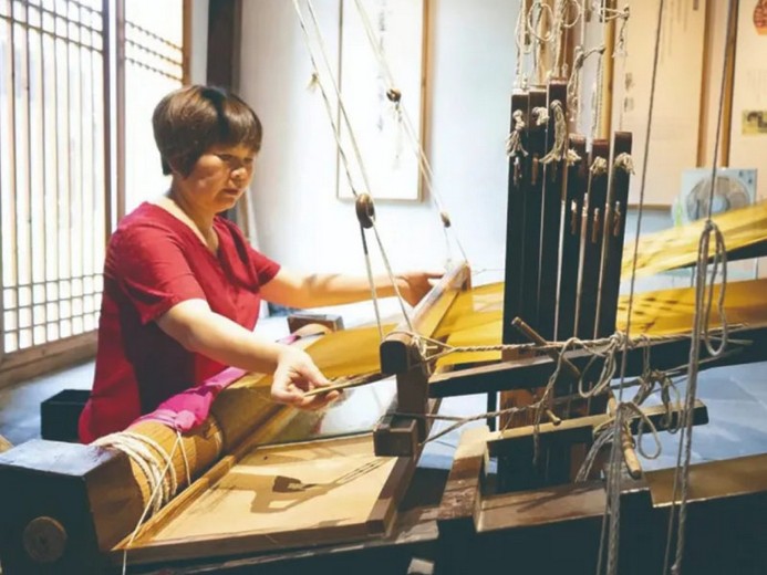 Tơ lụa Tô Châu: Tham quan xưởng và cách nhận biết lụa thật