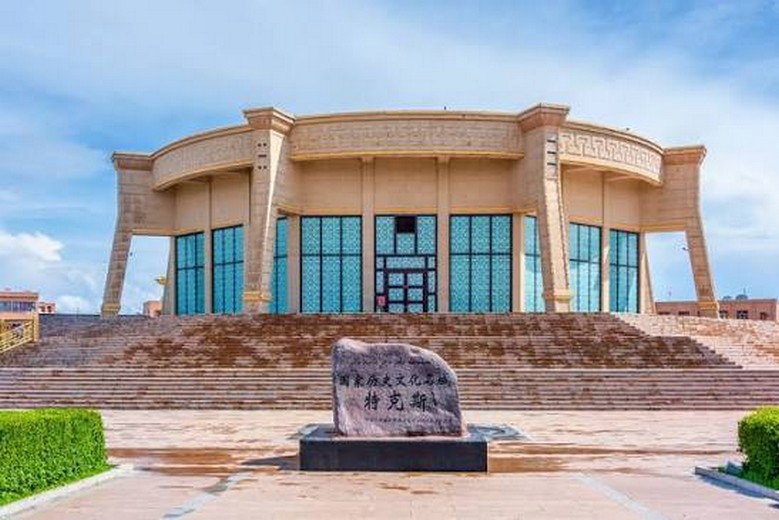 Thành phố Bát Quái Tekes (Đặc Khắc Tư) có gì đáng tham quan