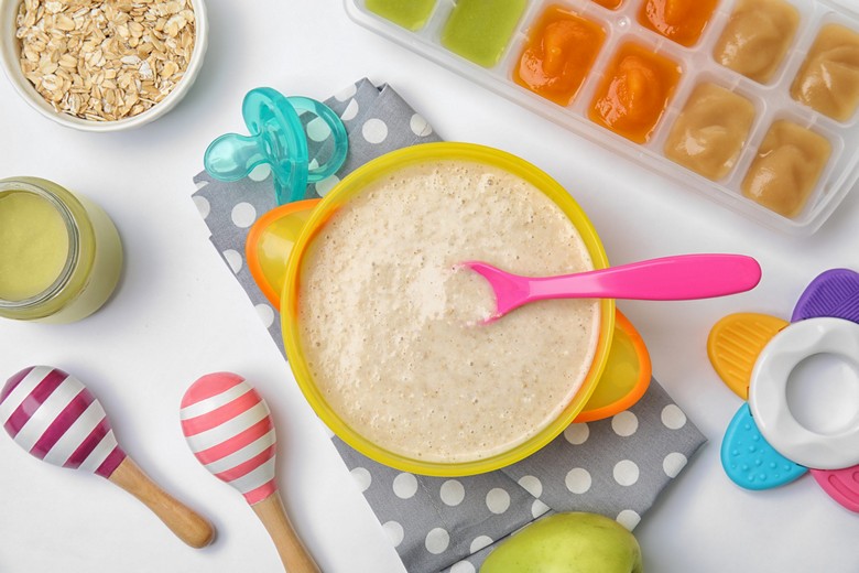 Bát cháo hoặc mì nước thanh đạm phù hợp trẻ nhỏ