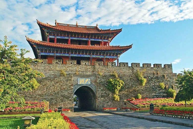 Cổ thành Đại Lý nhìn ra dãy Thương Sơn phủ mây vào mùa thu