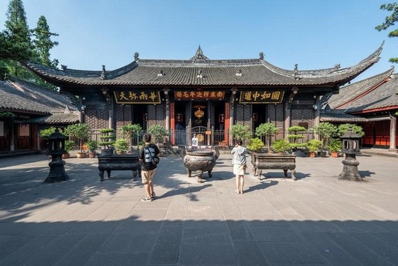 Cổng tam quan Văn Thù Viện Thành Đô