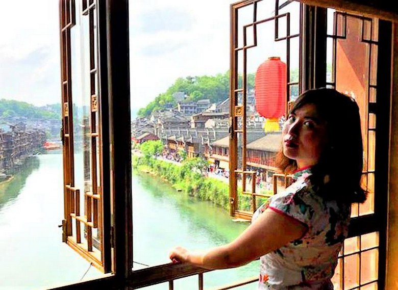  Không gian tầng 2 Phong Vũ Lầu trên Cầu Hồng Kiều lúc chạng vạng