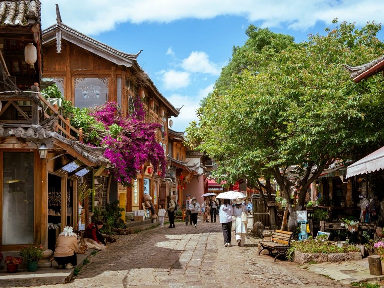 Nhà cổ gỗ đá yên bình trong phố cổ Thúc Hà