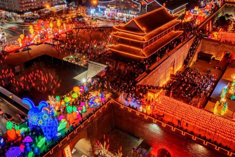  Quảng trường Tứ Phương Nhai lên đèn lồng buổi tối