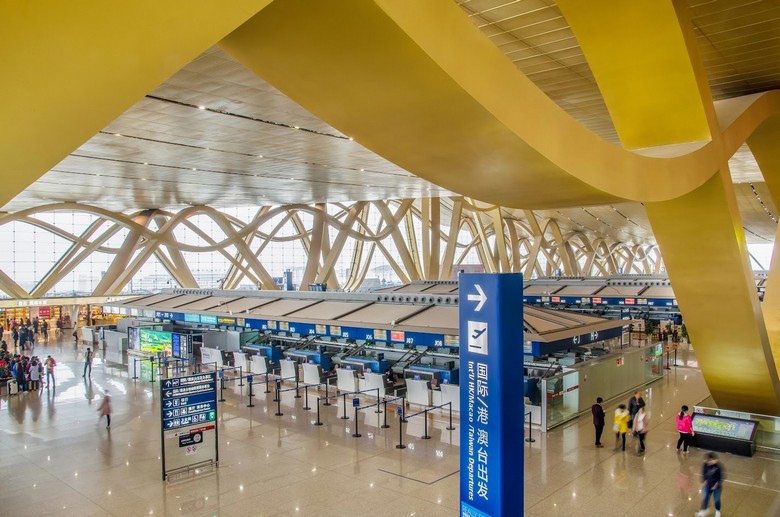 Sân bay đón khách từ Hà Nội tới Côn Minh
