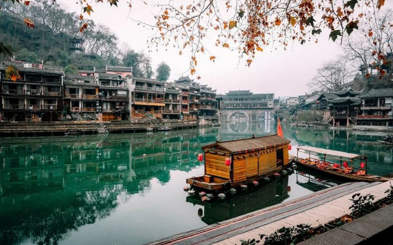 Toàn cảnh Bắc Môn cổ thành nhìn từ bờ sông Đà Giang