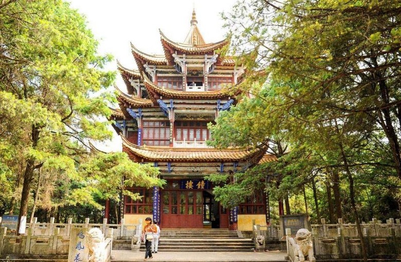Toàn cảnh Kim Điện trên núi Minh Phượng
