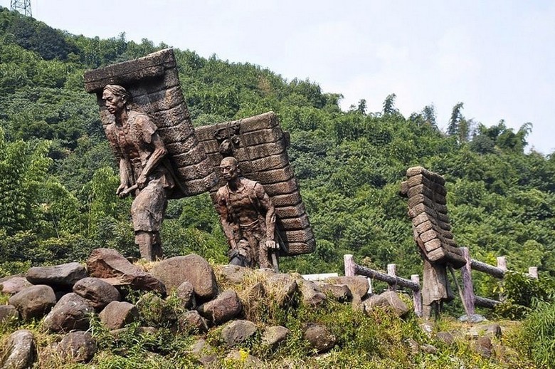  Trưng bày hiện vật Trà Mã Cổ Đạo trong bảo tàng ở Thúc Hà