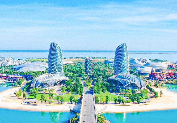 Bãi biển Tam Á đảo Hải Nam êm đềm, hợp cho cả nhà nghỉ dưỡng