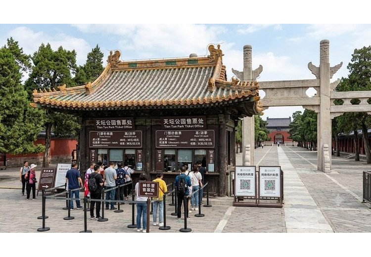 Cổng bán vé vào khu di tích Thiên Đàn
