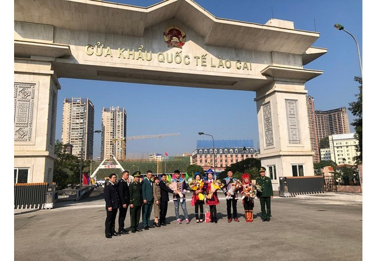 Cửa khẩu quốc tế Lào Cai, lối đi tour đường bộ sang Vân Nam