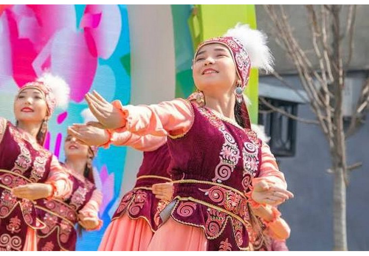 Đồ nỉ hoa văn thủ công của người Kazakh vùng Bắc Tân Cương