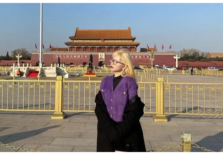 Du khách tham quan Thiên An Môn buổi sáng