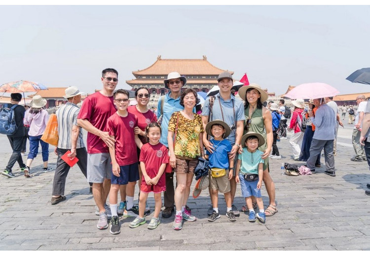 Gia đình nhiều thế hệ chụp ảnh cùng nhau trong chuyến tour riêng ở Trung Quốc