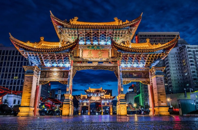 Đôi cổng cổ Kim Mã Bích Kê về đêm