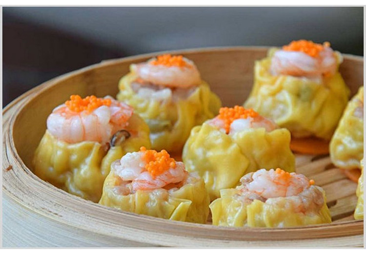 Khay dim sum Quảng Đông với há cảo và xíu mại
