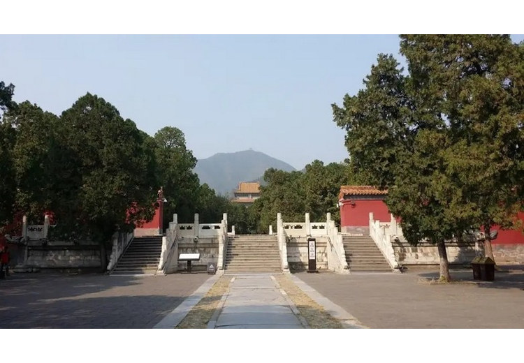 Khuôn viên Chiêu Lăng ít khách tham quan hơn