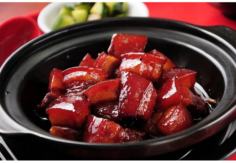 Món hồng thiêu nhục kiểu Thượng Hải với màu nước sốt đậm