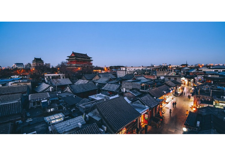 Phố hutong nhìn từ trên cầu Ngân Đĩnh buổi chiều