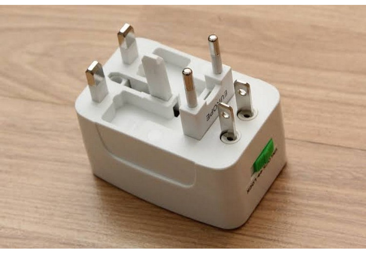 Sạc dự phòng, ổ chuyển đổi và SIM du lịch chuẩn bị trước chuyến đi