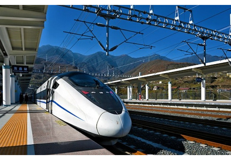 Tàu cao tốc tuyến Thành Đô đi Cửu Trại Câu tại ga Đông Thành Đô