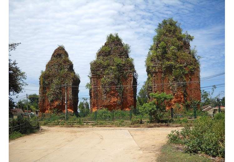 Tháp đá cổ của người Khương ở vùng A Bá