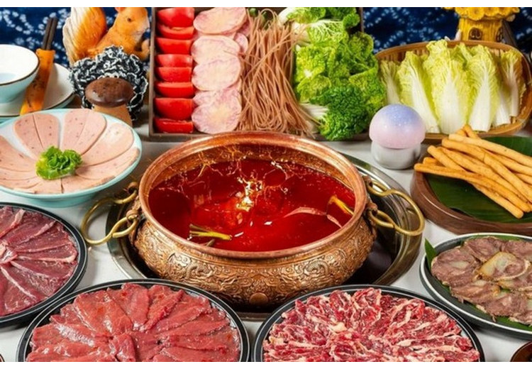 Thịt bò Yak nướng và lẩu đất nung kiểu Tạng ở vùng Cửu Trại Câu