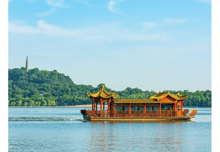 Thuyền du lịch trên Tây Hồ Hàng Châu