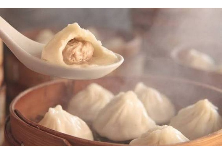 Tiểu long bao Thượng Hải nóng hổi trong xửng hấp