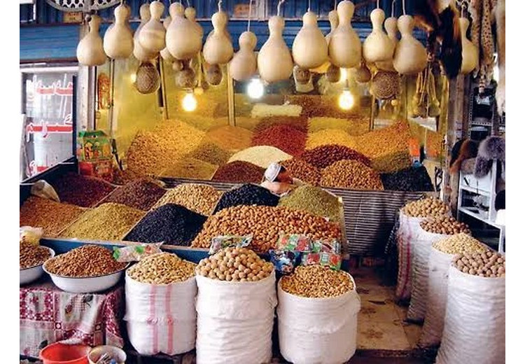 Trái cây khô và các loại hạt bày bán tại Chợ Bazaar Lớn Ürümqi