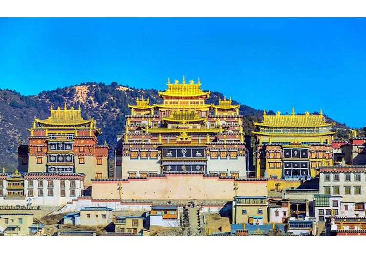 Tu viện Tùng Tán Lâm tại Shangri-La nhìn từ xa