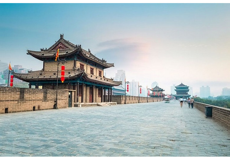 Tường thành cổ Tây An trong một buổi sáng mùa đông sương mờ